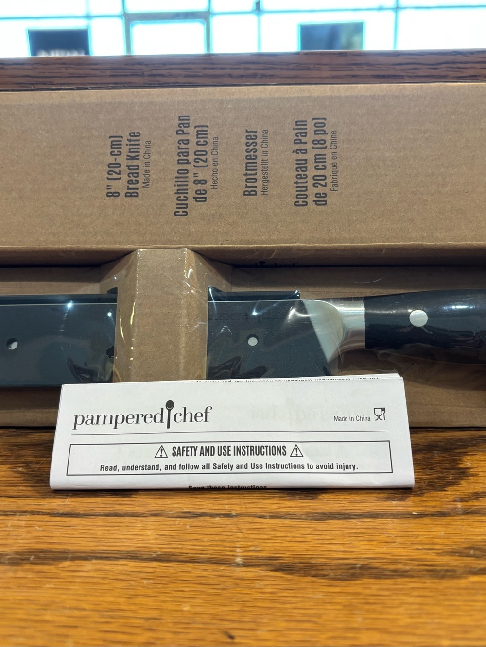 The Pampered Chef #1582 8-inch Bread Knife